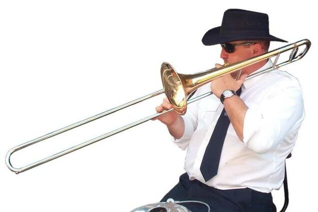 Музыкант нарушил гармонию концерта громким чихом... в тромбон: опубликовано видео