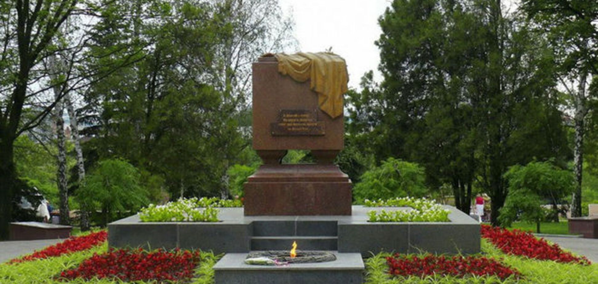 В Харькове неизвестные украли табличку с монумента 'Вечный огонь'