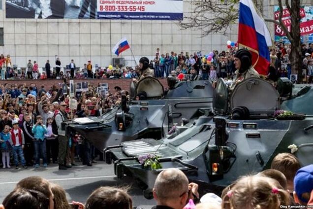 Маты в адрес Бандеры и 'няша' во главе батальона: как прошел парад в Крыму