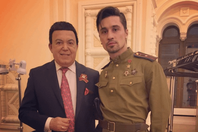 Билан попозировал в армейской форме на фоне Кобзона: опубликовано фото