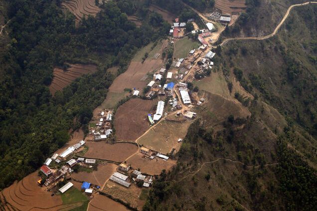 Последствия землетрясения: в Непале образовались два озера