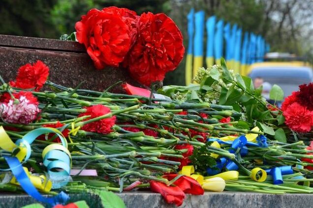 Как в городах Украины отмечают День Победы: фото и видео