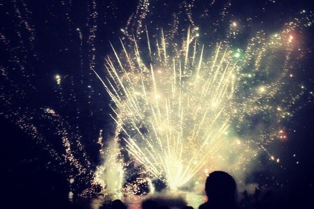 В Омске праздничный салют закончился падением заряда в толпу: есть пострадавшие