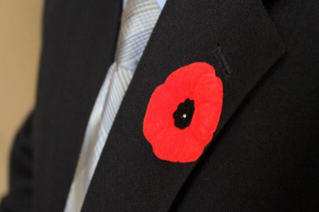 В Мелитополе волонтера избили за красный мак на груди