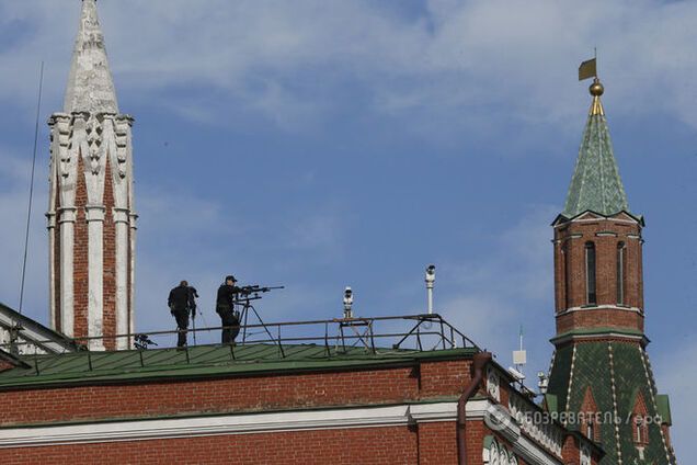 Обычным людям не место: на парад в Москве не пускают без 'спецпропуска'