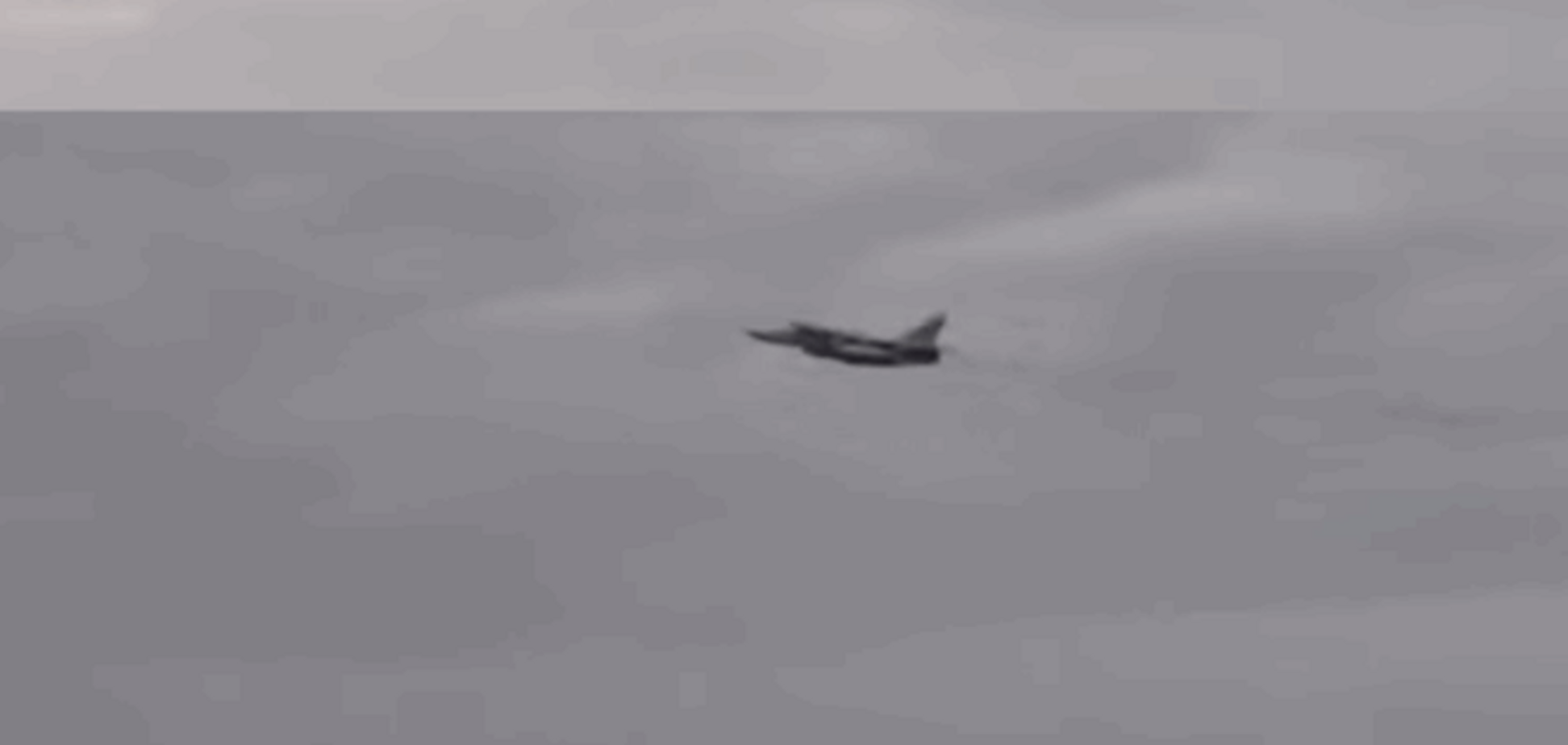 Как 'встретились' эсминец США и истребитель России: видеофакт