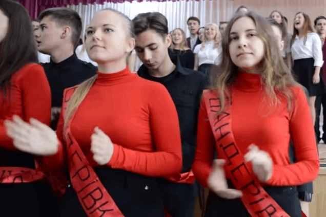 Пісня українських ліцеїстів 'Я - бандерівець' взірвала мережу: Відеофакт