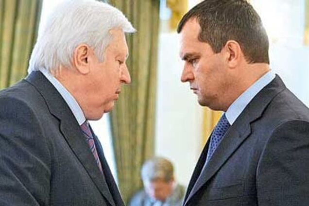 Интерпол отказался объявлять Пшонку и Захарченко в международный розыск