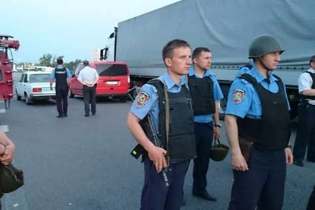 В центре Харькова в водосточной трубе нашли гранату: видеофакт