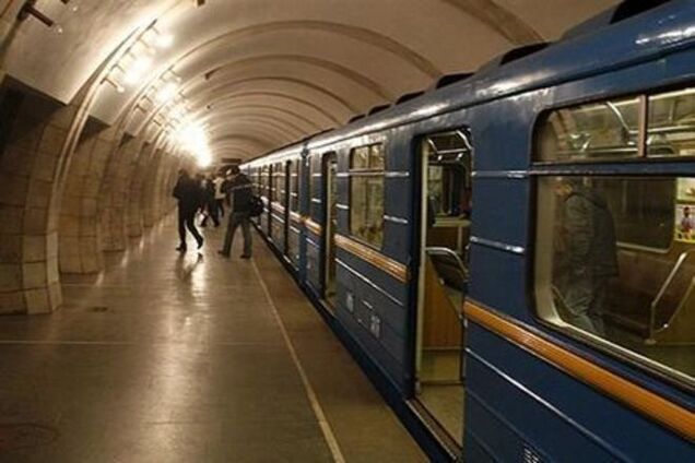 Как в банке: киевским метро можно будет пользоваться без жетонов и проездных