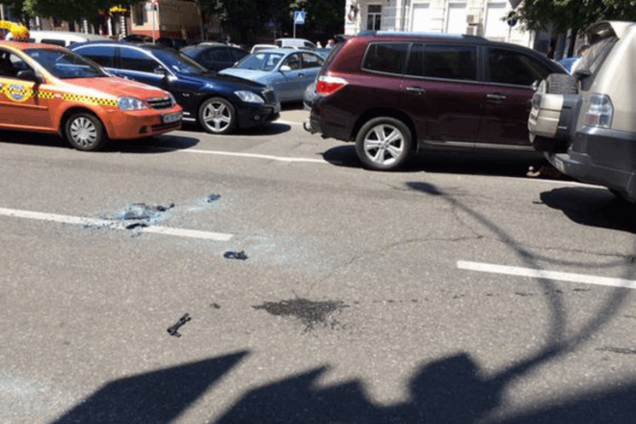 Перед зданием Киевгорстроя силовики задержали автомобиль: опубликованы фото и видео