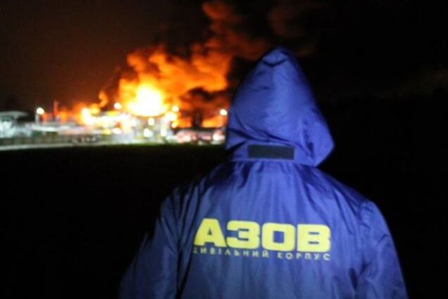 Второй фронт: 'Азов' показал фото ликвидации пожара в Василькове