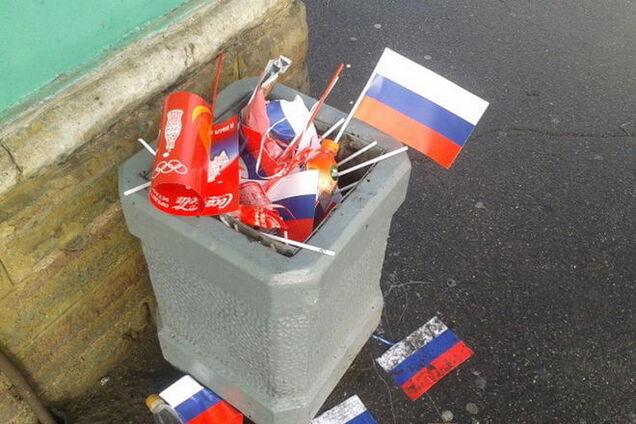 Патриотизм под кнутом: в России хотят заставить школьников петь гимн еженедельно