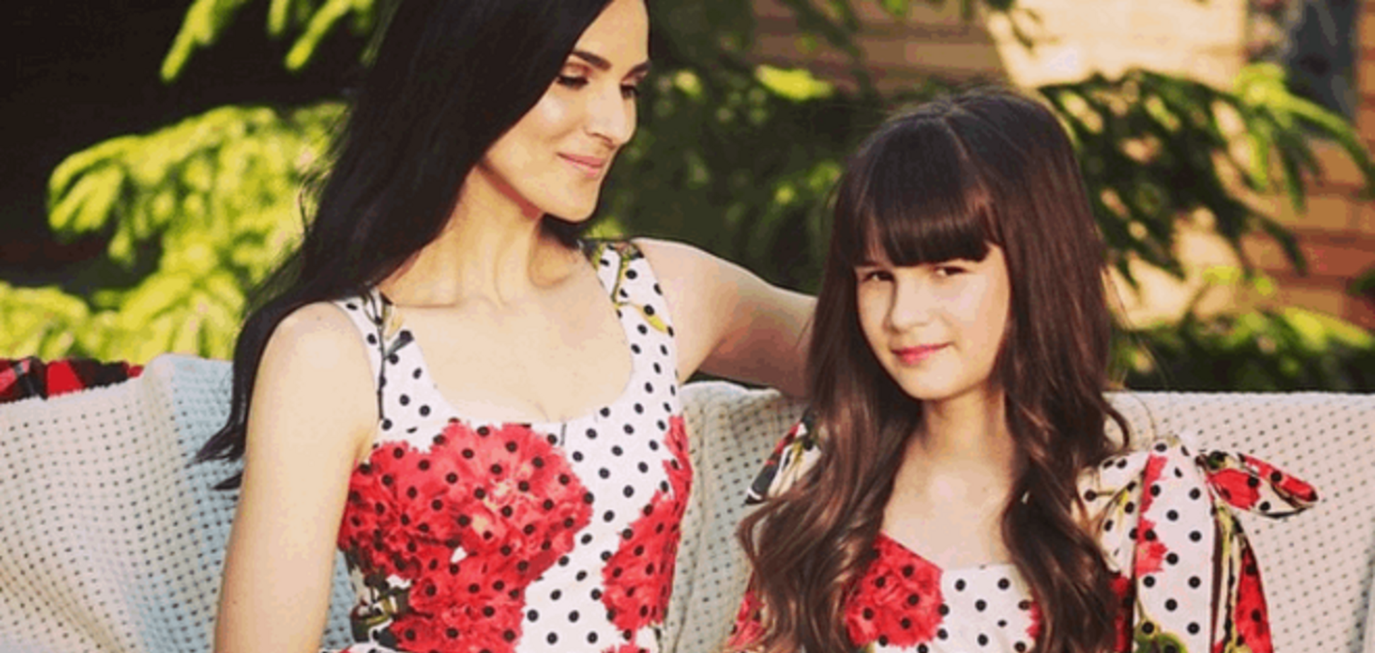 Як близнючки: Єфросиніна з дочкою носять однакові сукні за $4 тис 