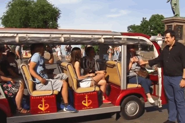 'Я - местная достопримечательность'. Саакашвили погулял по Одессе: видео реакции горожан