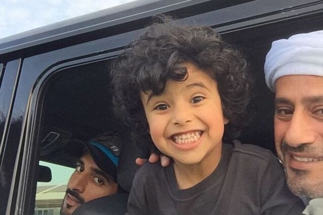 Лучший друг королевы: роскошная жизнь маленького принца Дубая