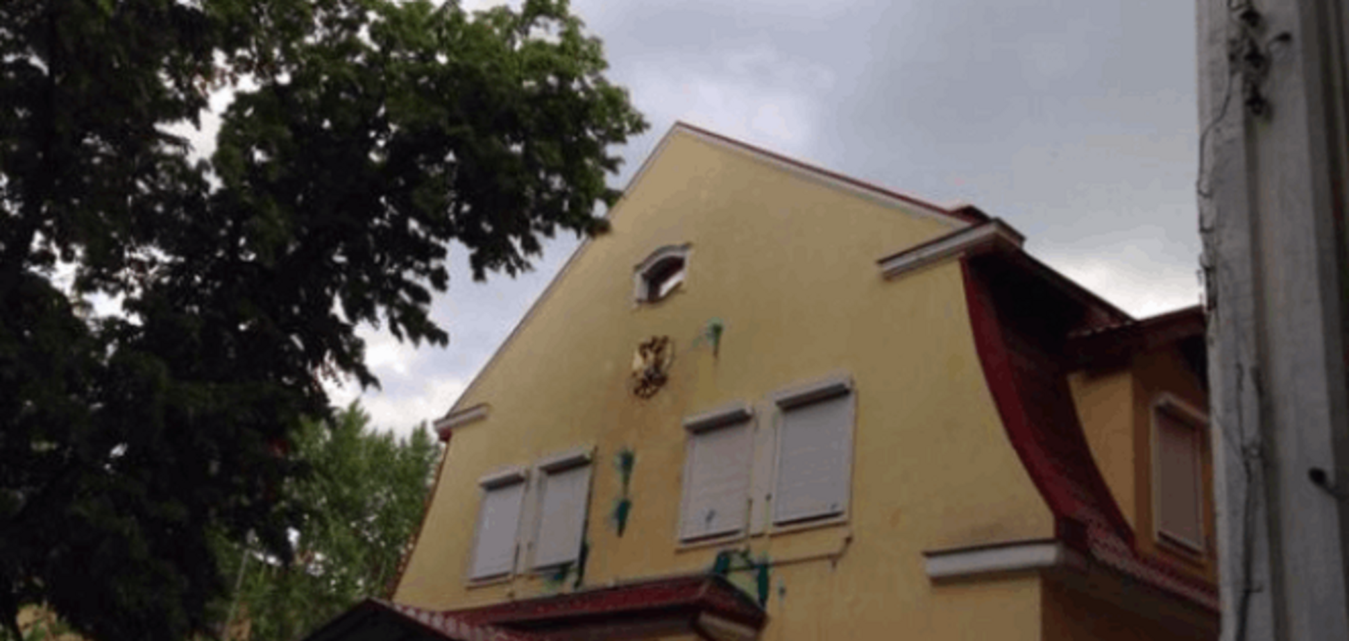 День России в Харькове: посольство страны-агрессора поздравили яйцами и зеленкой