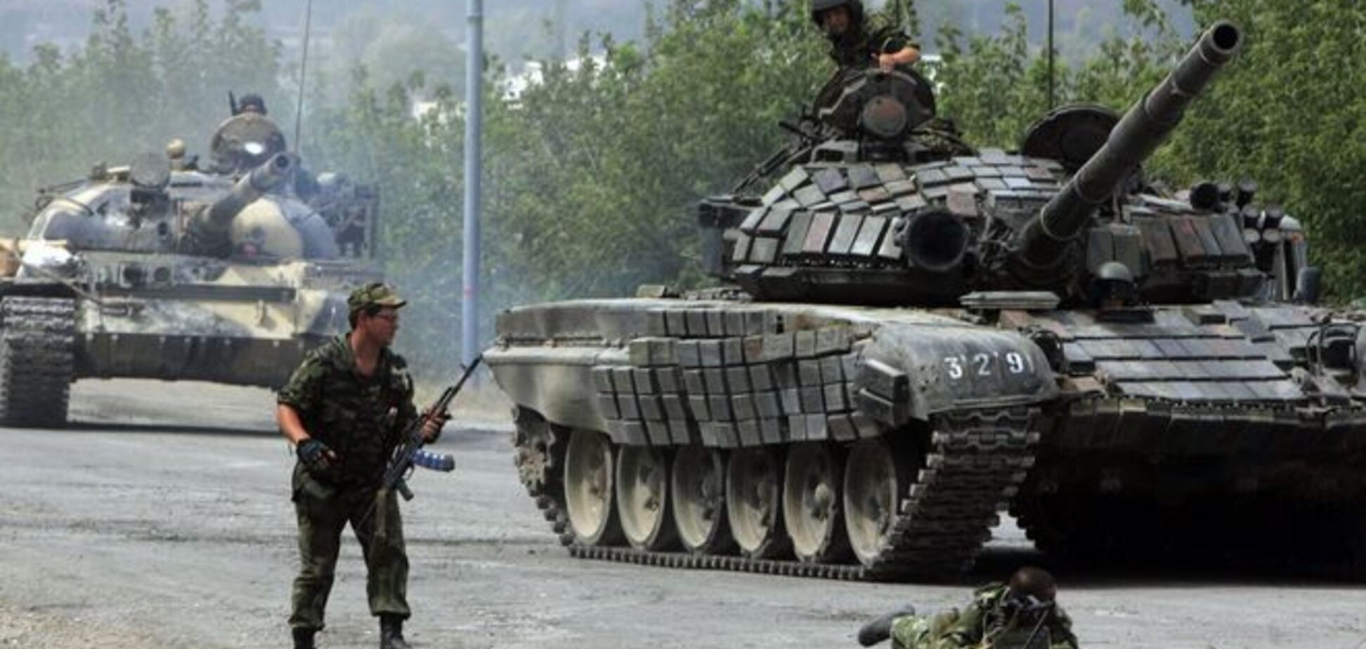 На Донбассе вновь обстреляны позиции сил АТО, террористы применяют танки