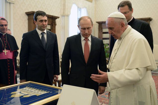 Всего лишь фейк: у Папы рассказали о 'медали' для Путина