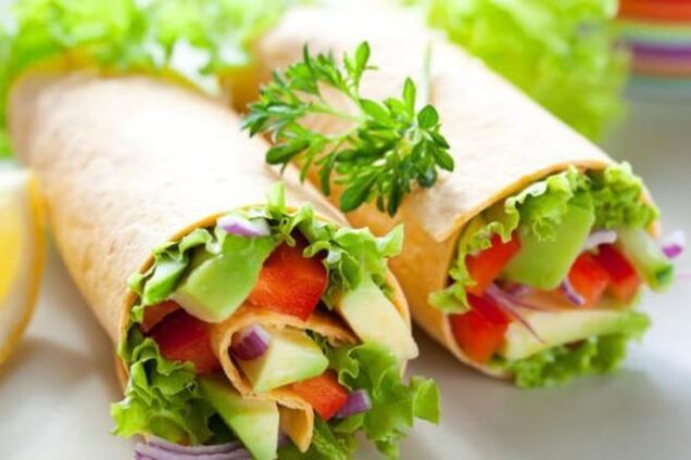 У Києві понад 70 осіб отруїлися шаурмою: що відомо