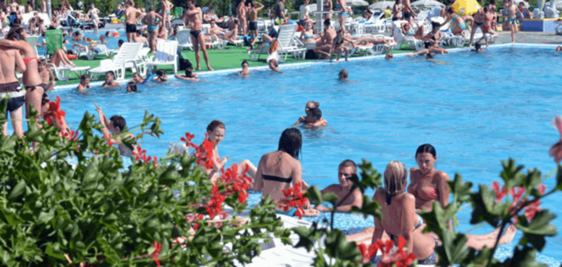 Обыкновенный расизм: экс-мэр Ужгорода открыл аквапарк 'только для белых'