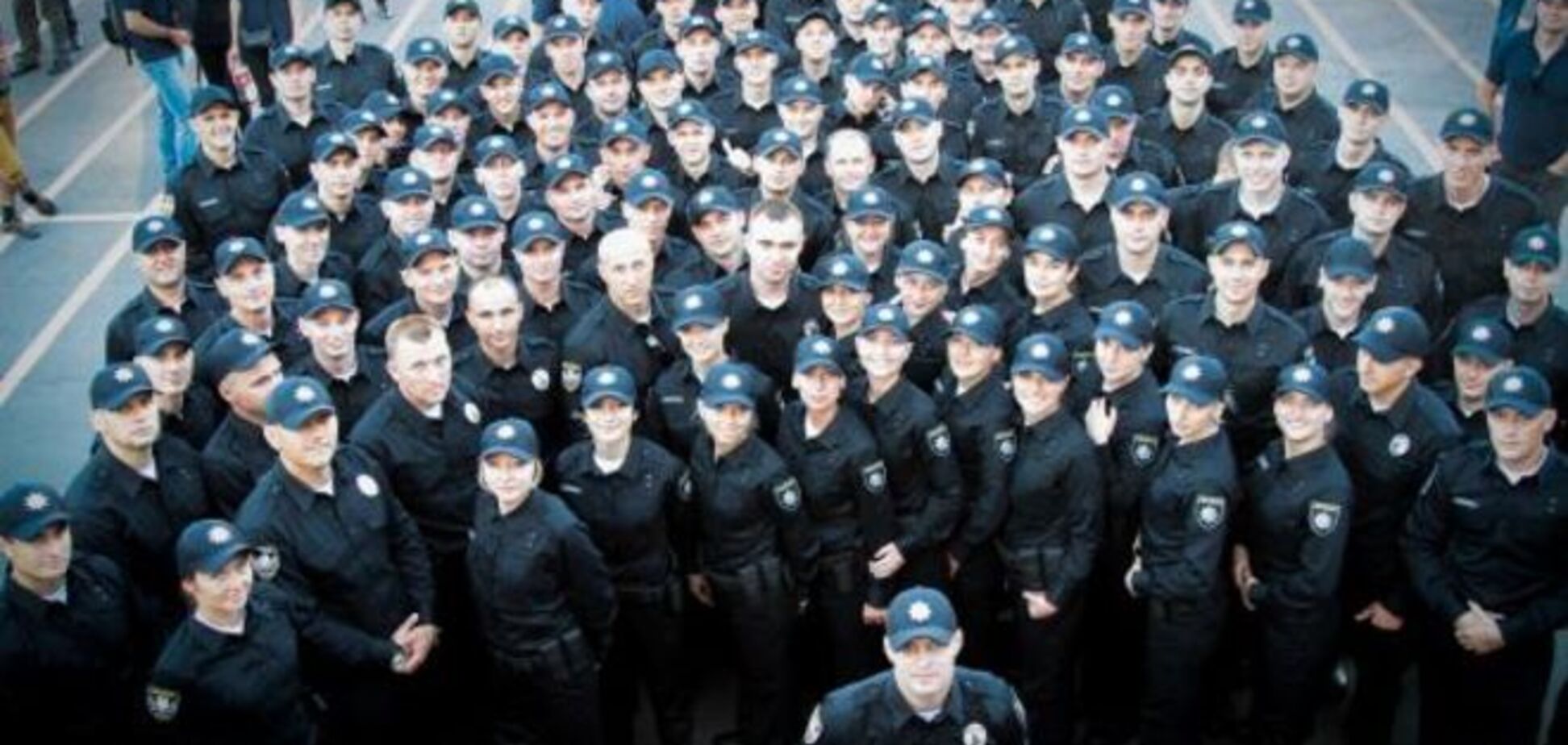 Все равны как на подбор: фоторепортаж, как полицейские Киева красовались перед Аваковым в новой форме