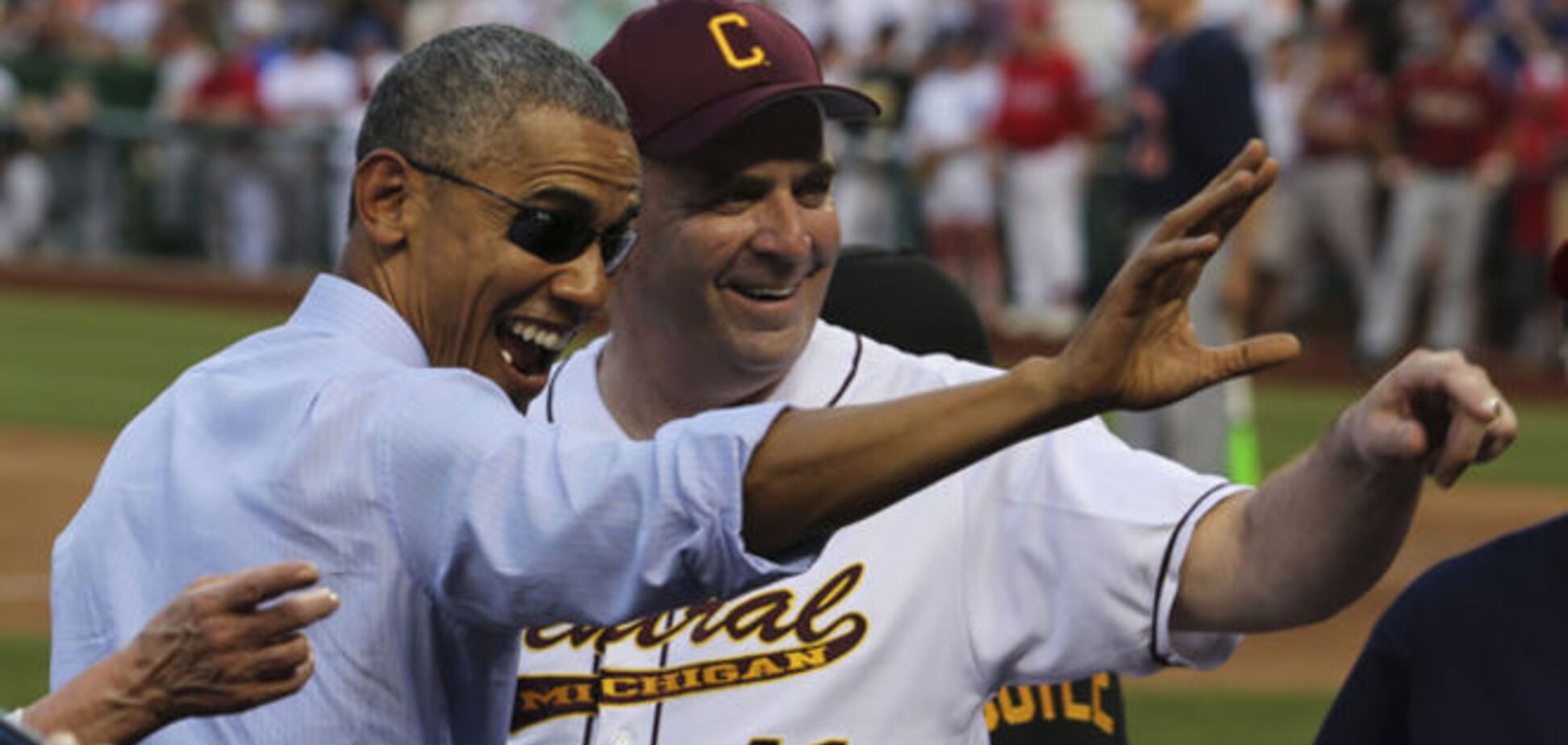 Обама стал главной звездой бейсбольного матча