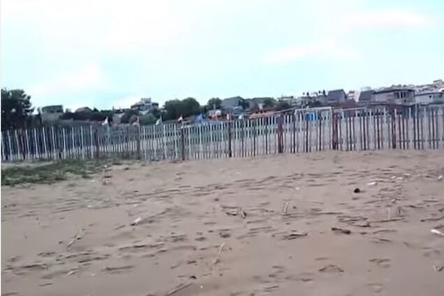 'У нас теперь все, как в России': крымчанка сняла превратившиеся в мусорники пустые пляжи