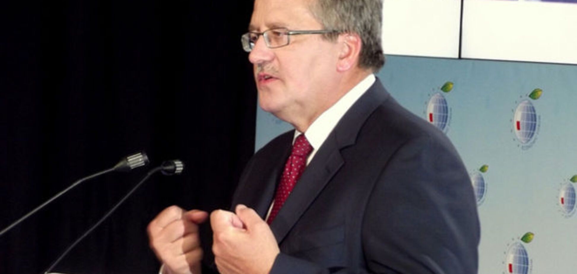 Россия поставила под сомнение границы Украины – Коморовский