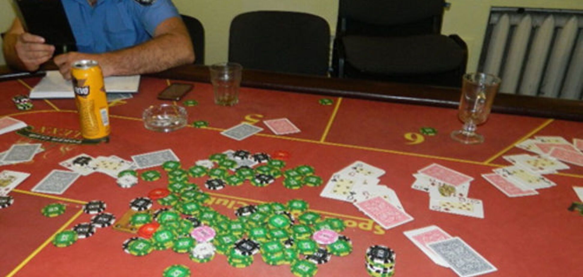 В Киеве подпольное казино обнаружили в магазине 'Продукты'