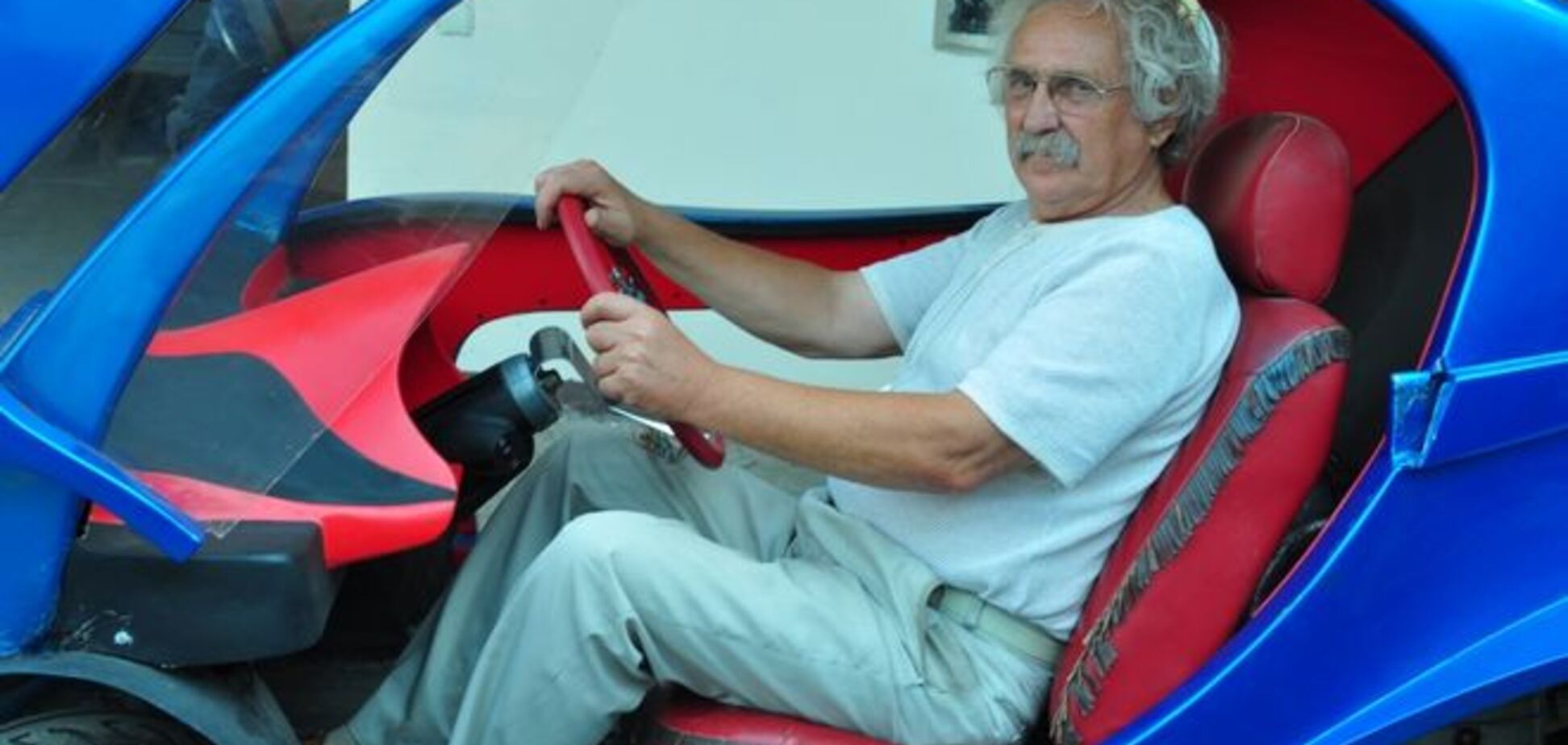 Украинский пенсионер создает дешевые автомобили: видео шедевра