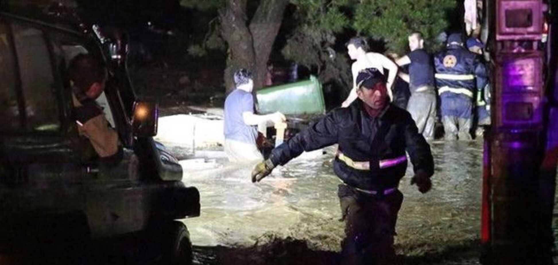 Наводнение в Тбилиси: Яценюк и Саакашвили пообещали помочь грузинам 