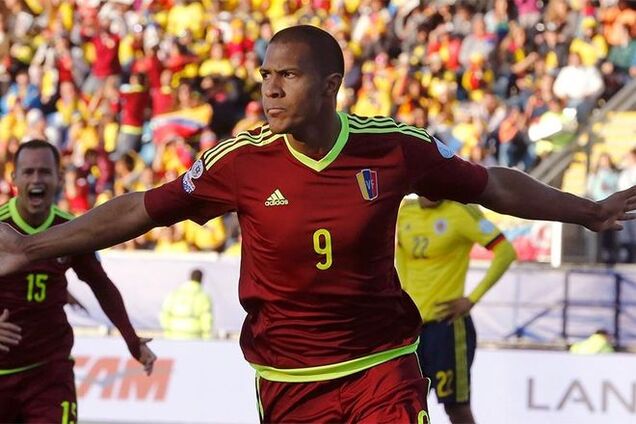 Фавориты терпят неудачи на Кубке Америки по футболу