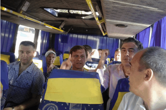 Саакашвили вместе с министром ехали на набережную маршруткой: фото и видеофакт