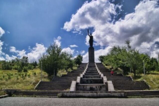 У Гюмрі російського солдата зарізали біля пам'ятника 'Мати Вірменія'