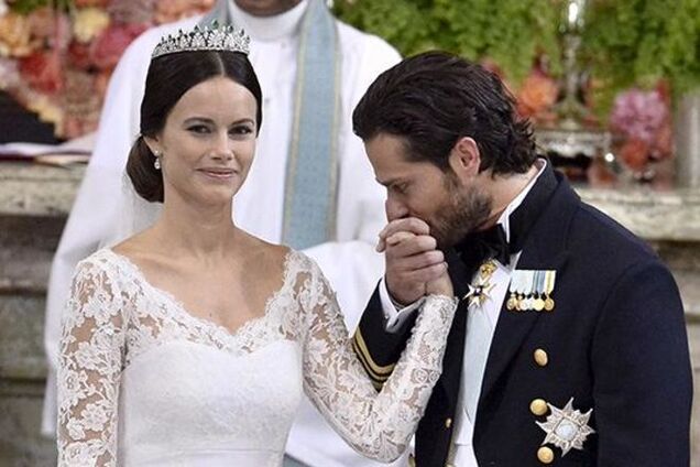 История любви принца Швеции и топлесс-модели