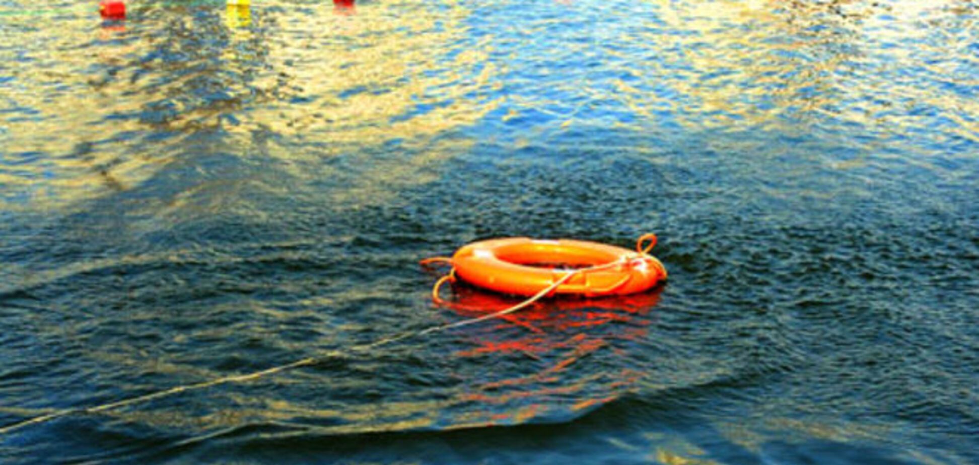 У Києві з води витягли тіло дівчини