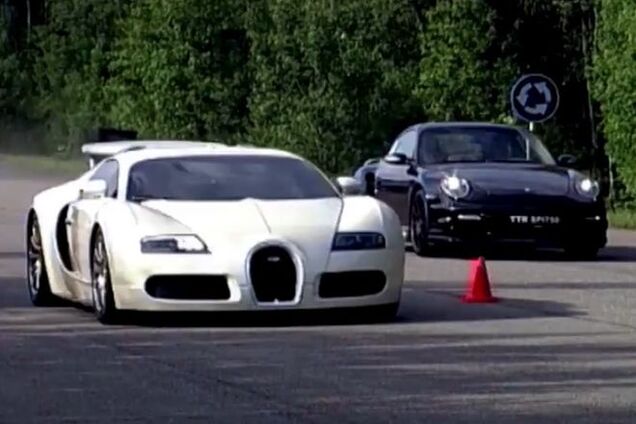 Porsche проти Bugatti у драговій битві: відео дуелі