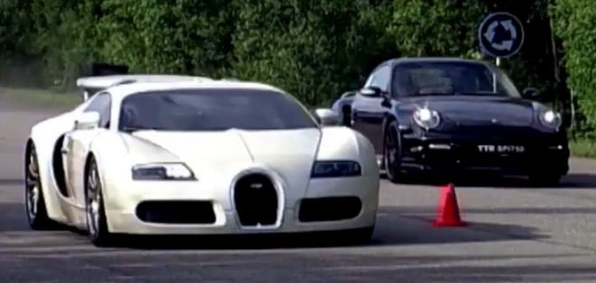 Porsche против Bugatti в драговой битве: видео дуэли