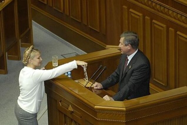 ТОП найскандальніших аксесуарів в українській політиці: від намиста Тимошенко до сумки Продан