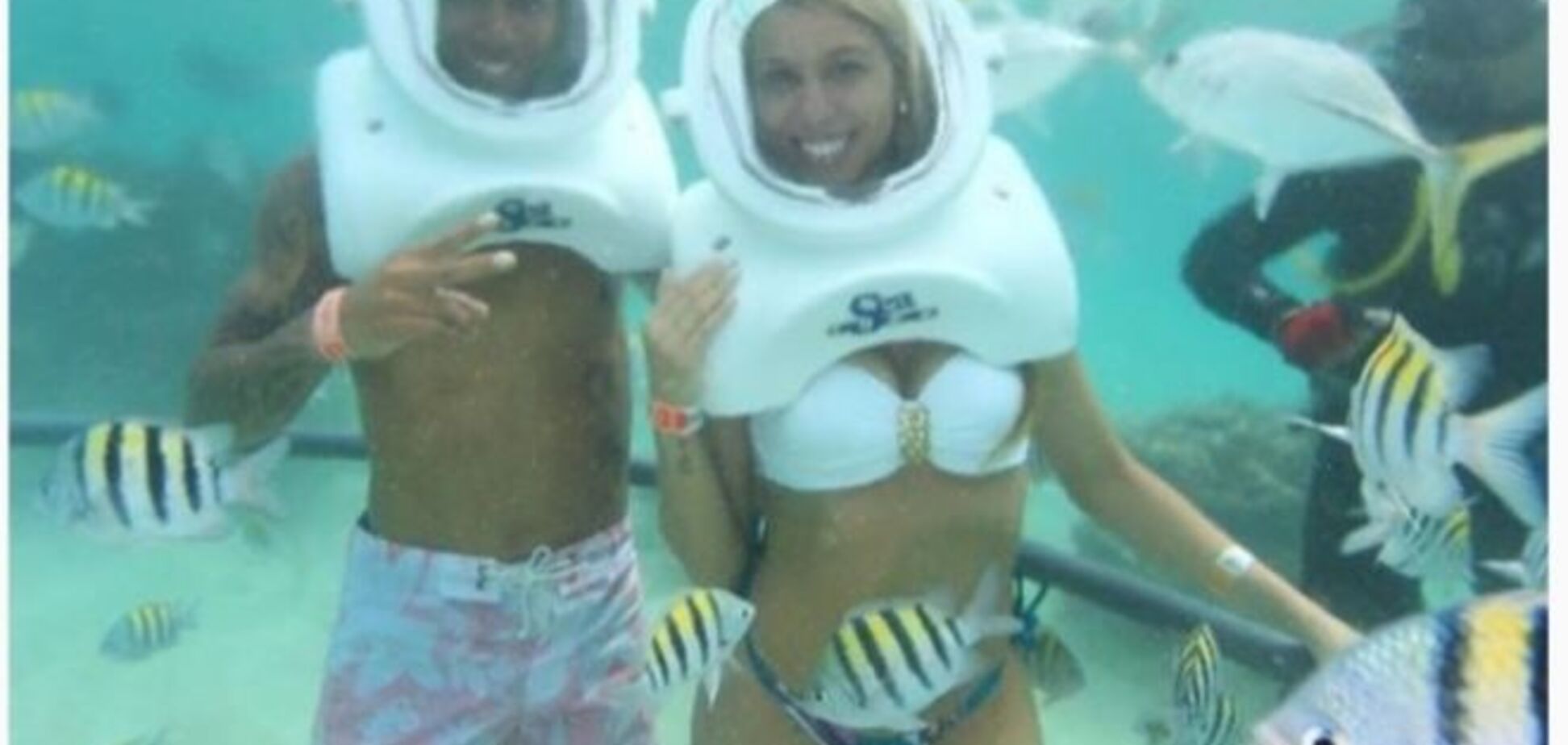 Футболист 'Шахтера' похвастался необычным фото с женой в бикини