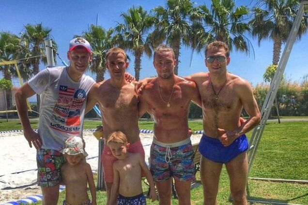 'Шахтер' и сборная России. Вратарь 'Динамо' удивил компанией на отдыхе