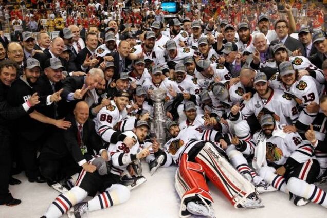 'Чикаго' по-футбольному выиграл Кубок Стэнли