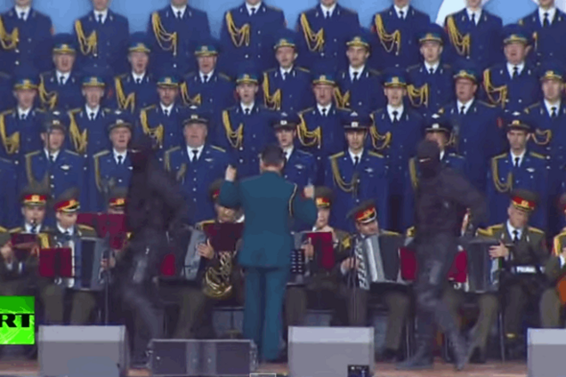 Хор, баяны, балалайки: российские спецназовцы показали Путину robot dance – видеофакт