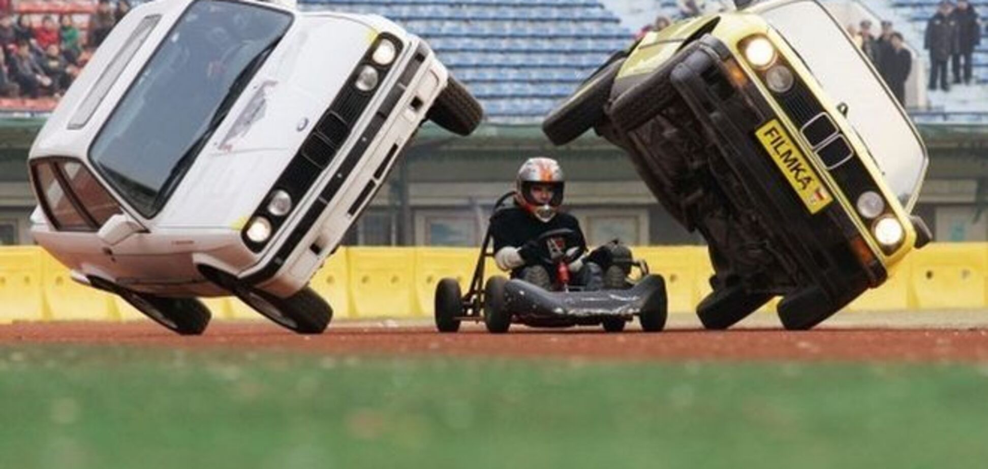 'Памперсы или валидол': топ-9 сумасшедших автомобильных трюков