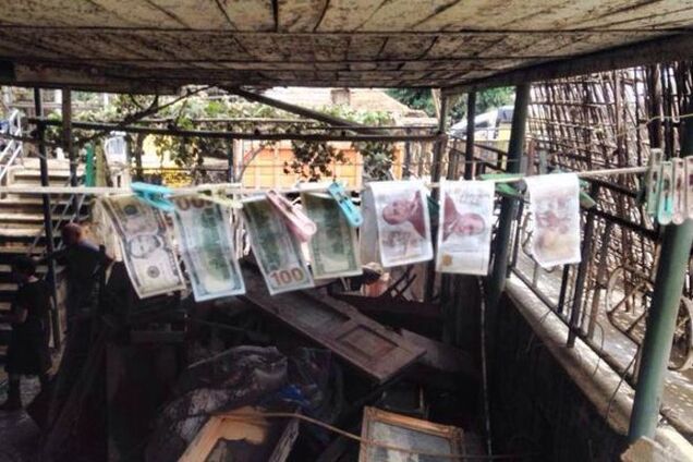 Повінь у Тбілісі. Власнику зруйнованого будинку повернули висушені гроші: фотофакт