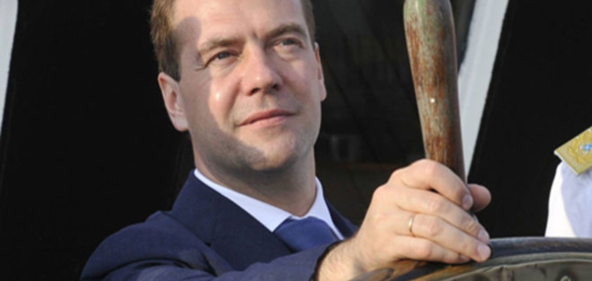 Смена рулевого: российские коммунисты ополчились против Медведева 