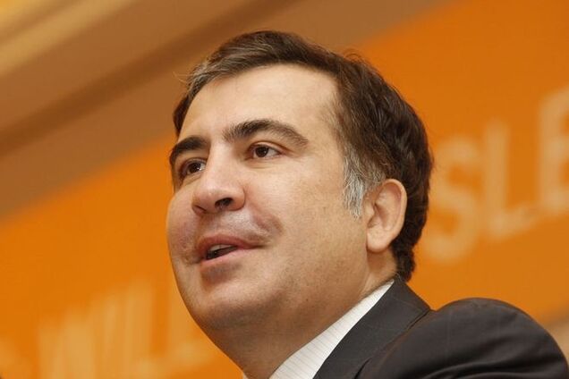 У Порошенко показали декларацию Саакашвили