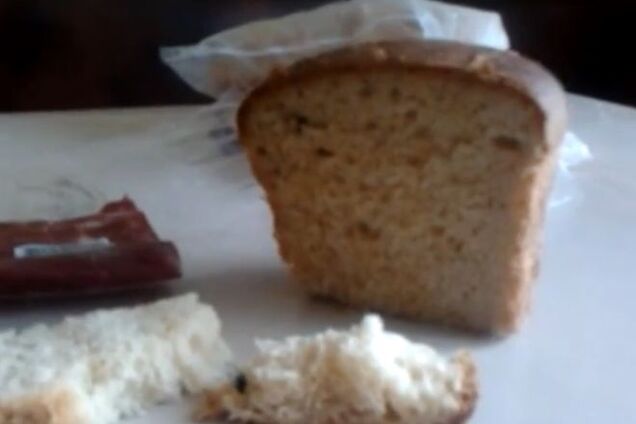 Сюрприз! В столичном хлебе обнаружили жуткую 'начинку': видеофакт