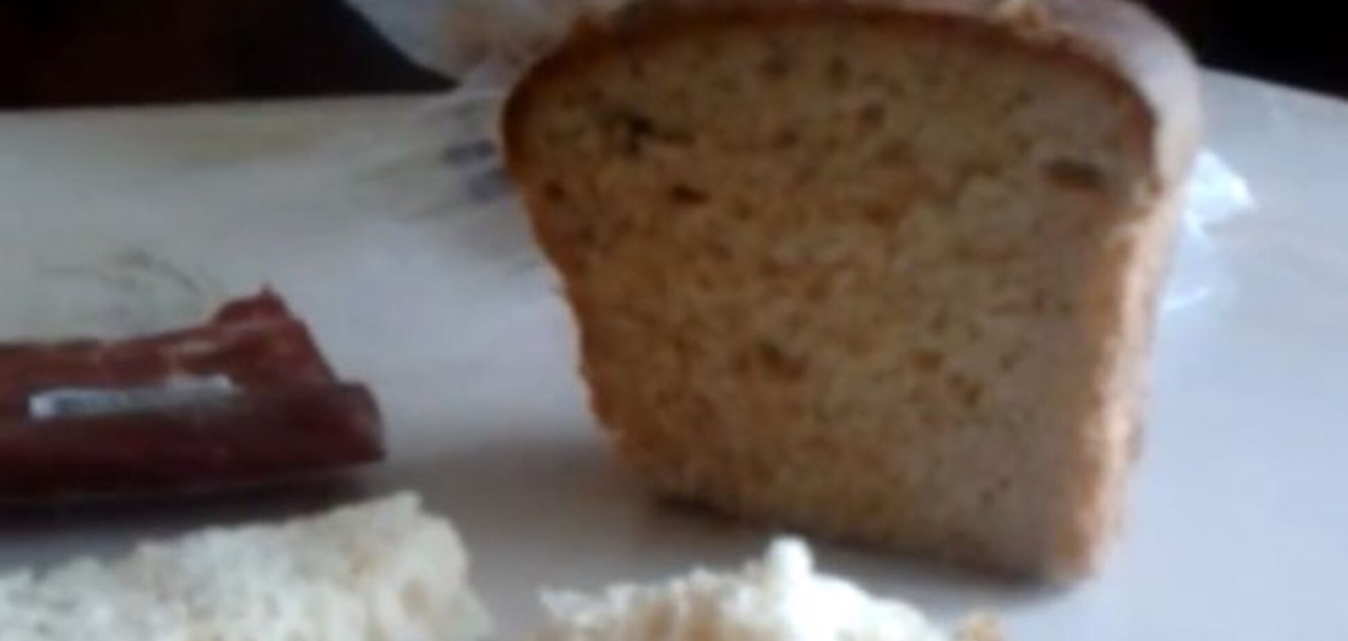 Сюрприз! У столичному хлібі виявили страшну 'начинку': відеофакт